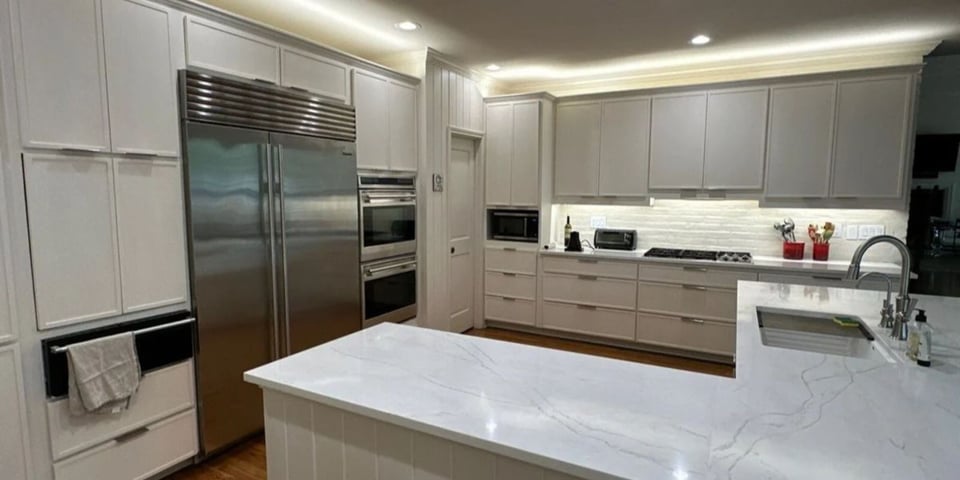 San Antonio kitchen remodel with custom quartz island, built-in microwave, and contemporary design by Wade Caldwell Construction