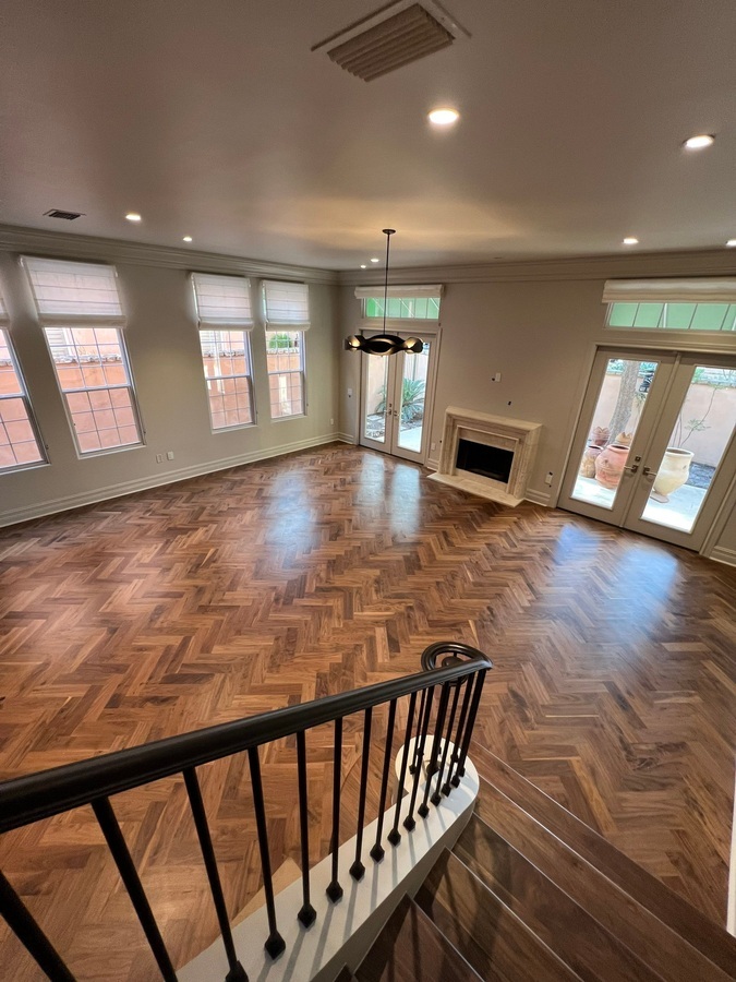 Spacious living room remodel in San Antonio with large windows and wood flooring by Wa